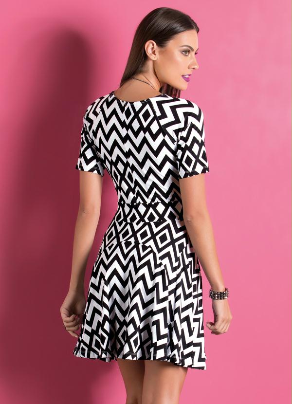 Vestido Acinturado Estampa Zig Zag Quintess