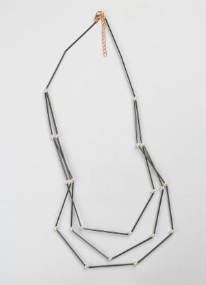 Colar (Preto) com Detalhes Branco