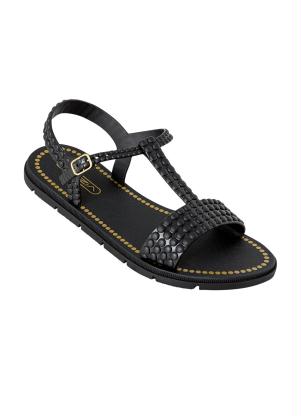 Sandália (Preta) com Detalhes em Alto Relevo Sandália (Preta) com Detalhes em Alto Relevo