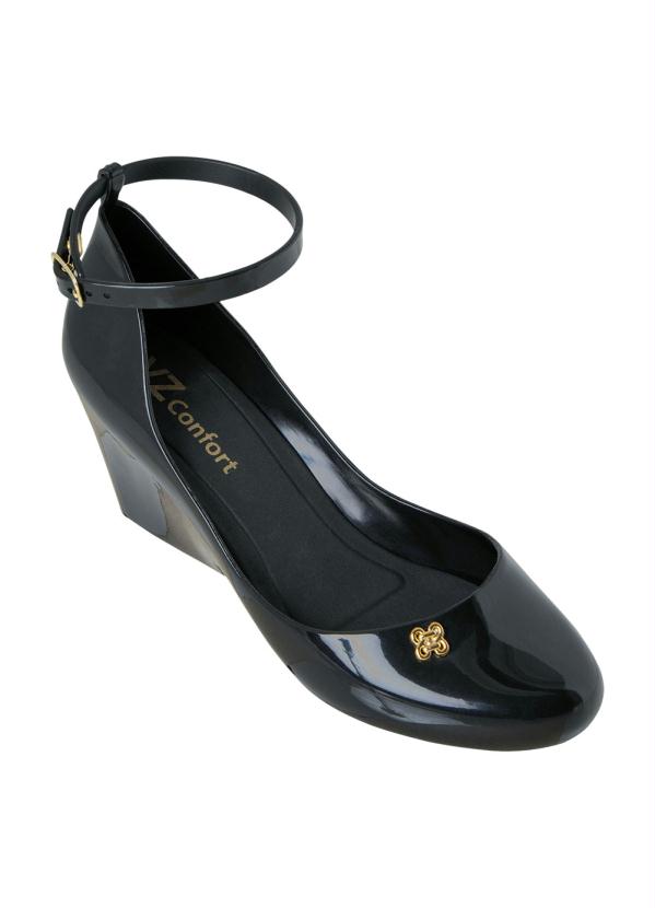 Sand�lia Anabela (Preto) em Verniz