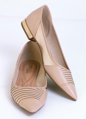 Sapatilha de Bico com Relevo (Nude e Dourada) Sapatilha de Bico com Relevo (Nude e Dourada)