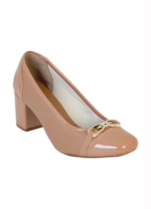 Sapato (Nude) com Bico Quadrado e Detalhe Dourado