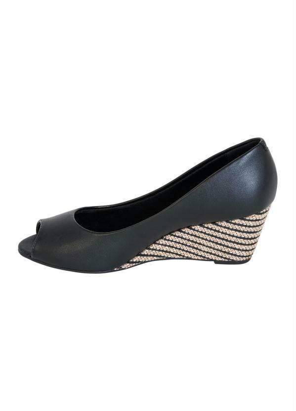 sapato preto salto anabela