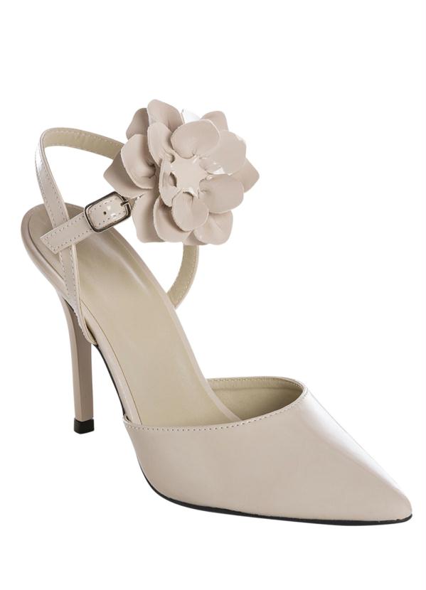 Scarpin Envernizado (Marfim) com Detalhe