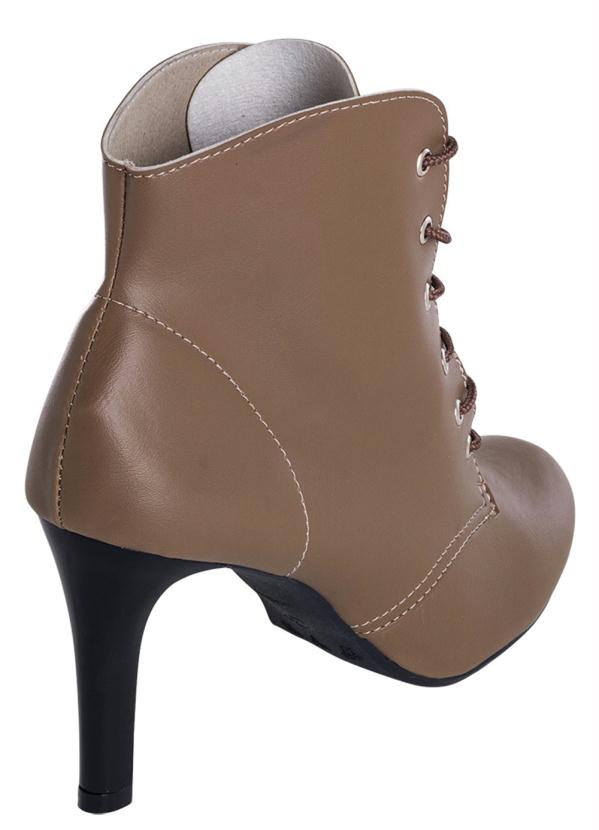 bota salto com cadarço