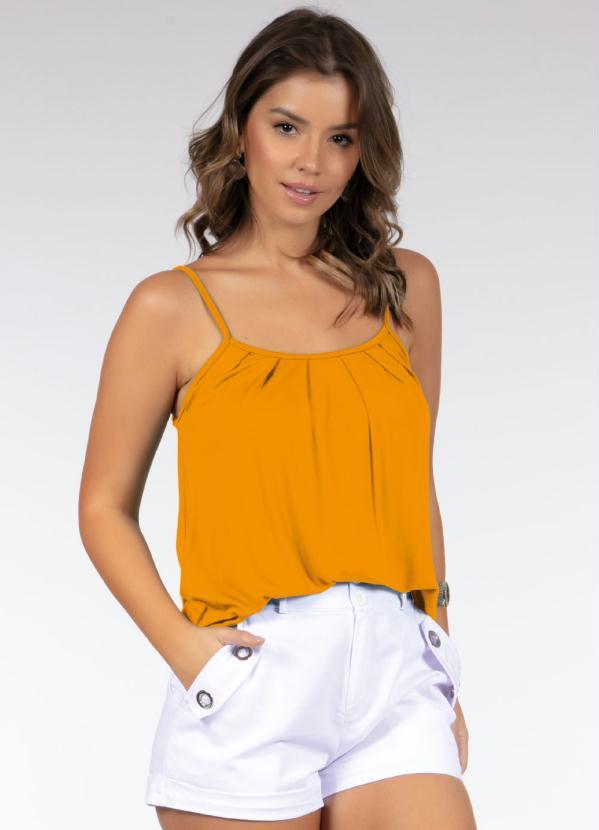 short branco combina com qual cor de blusa
