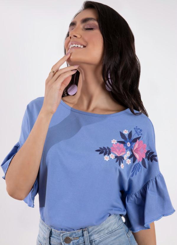 Blusa (Azul) com Bordado em Floral e Mangas 3/4