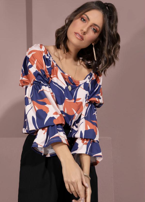 Blusa (Floral Color) com Mangas em Camadas Blusa (Floral Color) com Mangas em Camadas