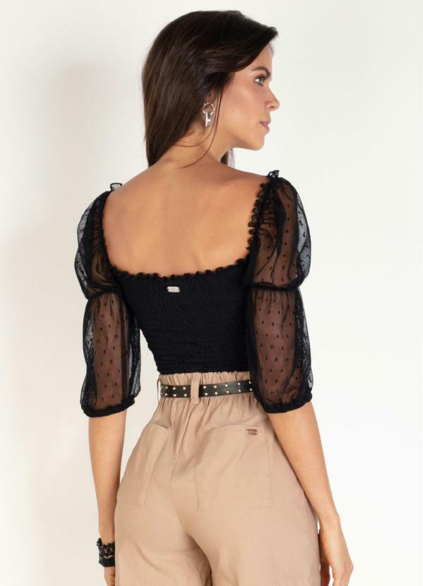 blusa preta com transparência