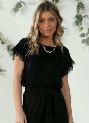 Blusa (Preta) com Aplicação de Rendas Blusa (Preta) com Aplicação de Rendas