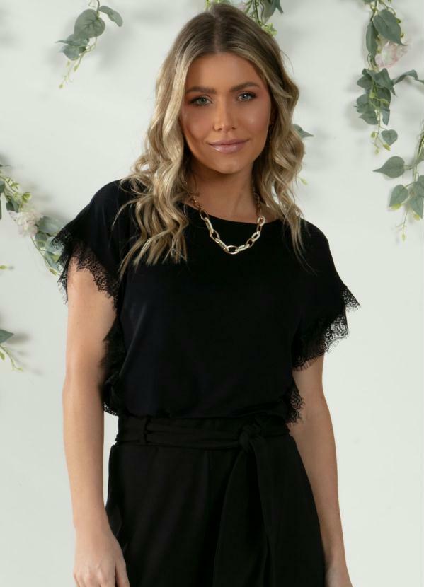 Blusa (Preta) com Aplicação de Rendas Blusa (Preta) com Aplicação de Rendas