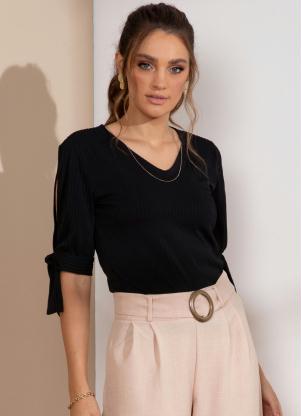 Blusa (Preta) com Decote V e Abertura nas Mangas Blusa (Preta) com Decote V e Abertura nas Mangas