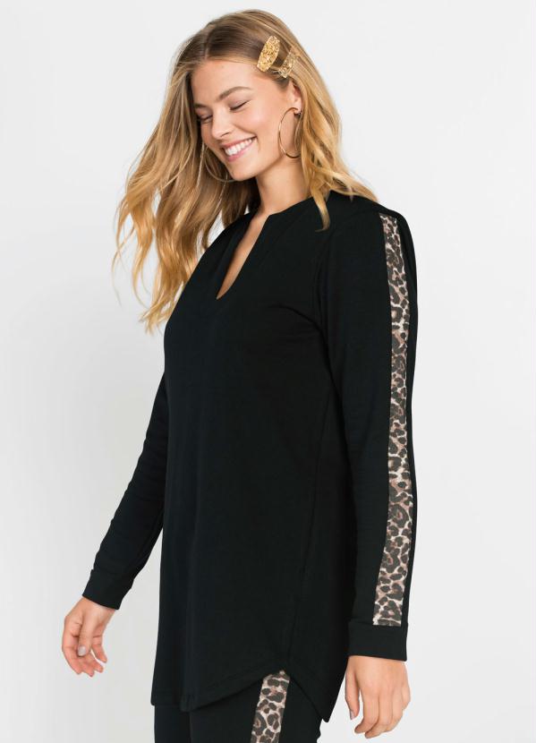 Blusa em Moletinho com Decote V (Preta)