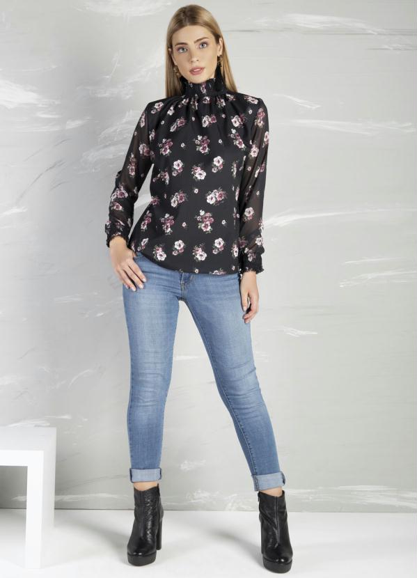 blusa gola alta estampada