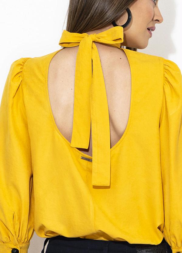blusa de manga comprida amarela