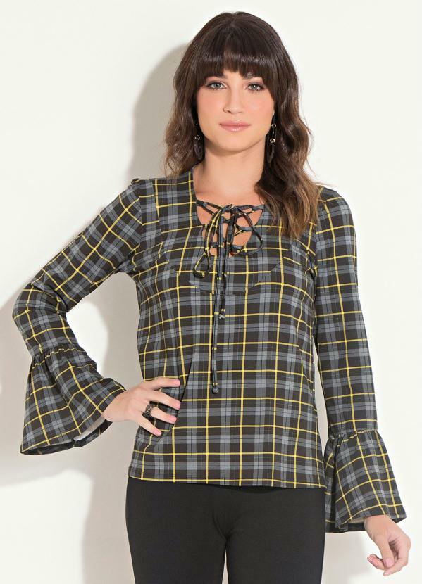 blusa xadrez decotada