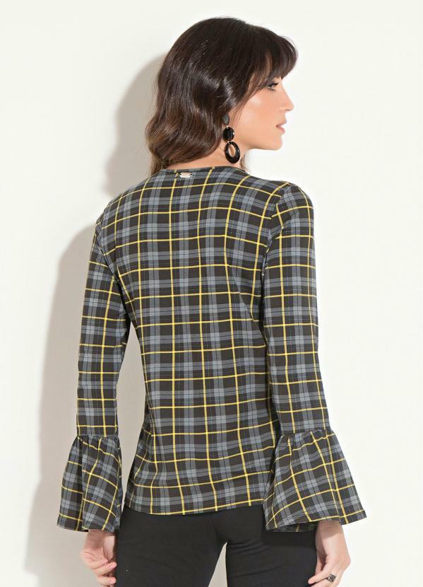 blusa xadrez decotada