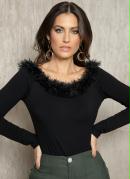 Blusa Preta com Pluma no Decote