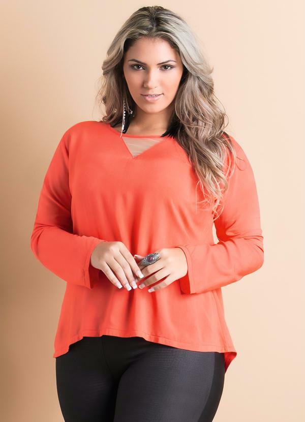 blusa na cor coral
