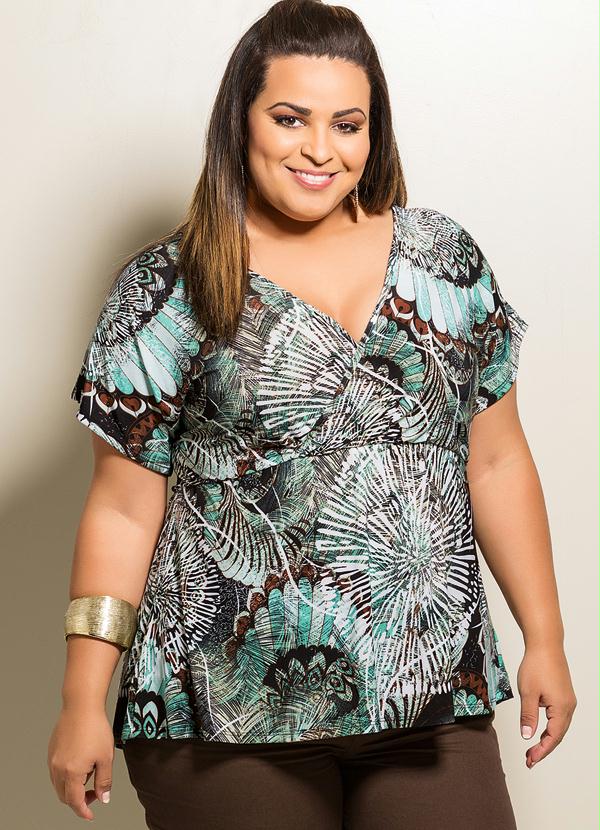 blusa decotada plus size