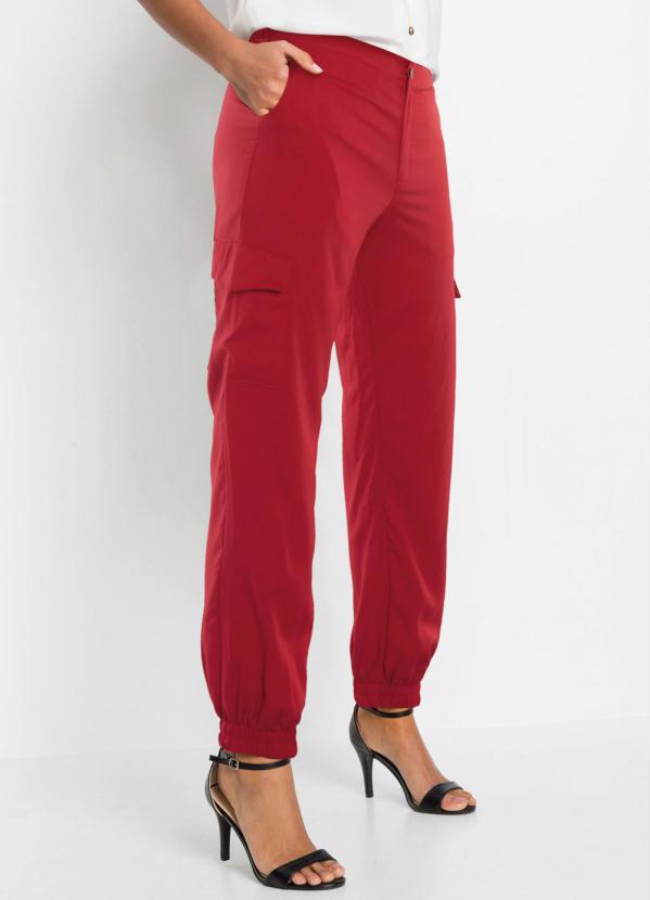 Calça Jogger com Bolsos Cargo (Vermelha) Calça Jogger com Bolsos Cargo (Vermelha)