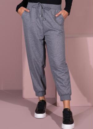 Calça Jogger em Moletinho com Bolsos (Chumbo) Calça Jogger em Moletinho com Bolsos (Chumbo)