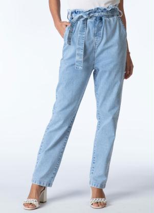 Cal�a Mom (Jeans Claro) com Faixa na Cintura