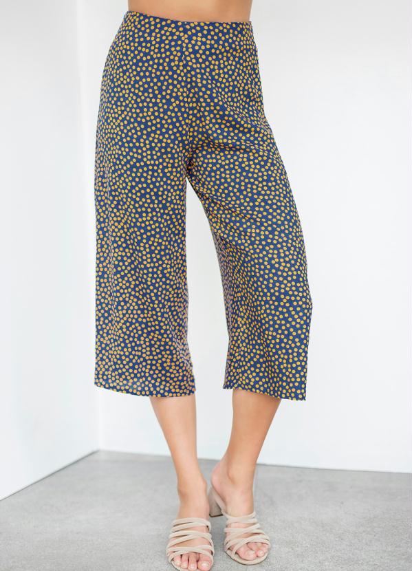 Calça (Azul Estampada) Pantacourt Calça (Azul Estampada) Pantacourt