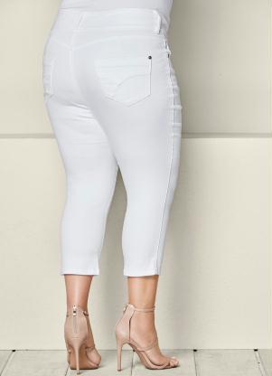 calça branca capri