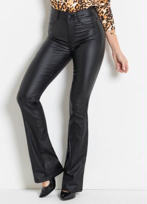 Calça Flare em Tecido Sintético (Preta) Sawary Calça Flare em Tecido Sintético (Preta) Sawary