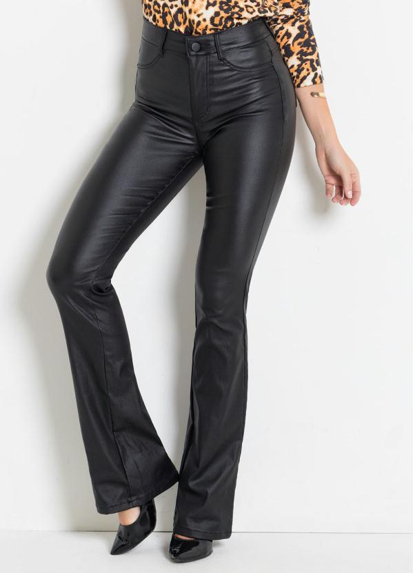 Calça Flare em Tecido Sintético (Preta) Sawary Calça Flare em Tecido Sintético (Preta) Sawary