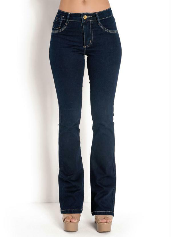 calça jeans flare escura