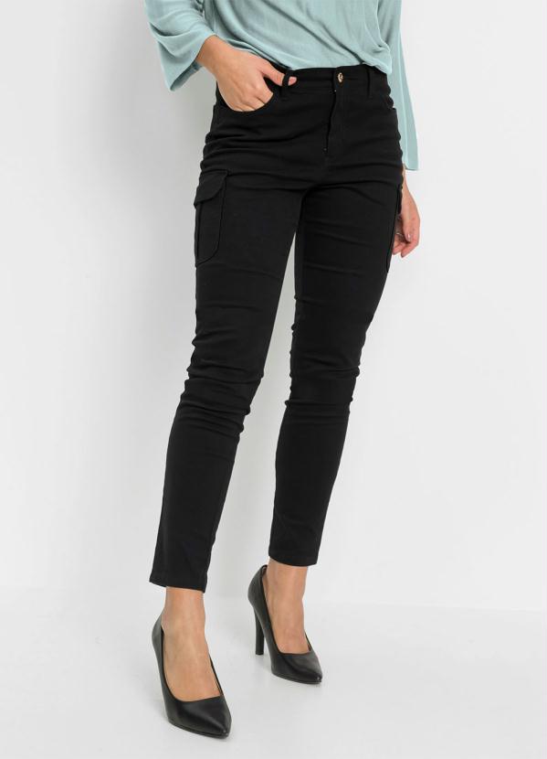 Cal�a Jeans Cargo Cigarrete (Preta)