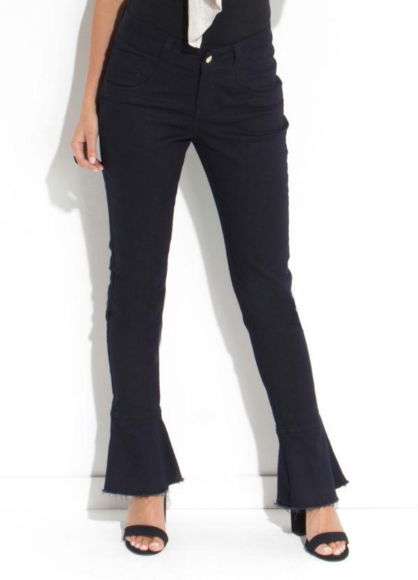 calça preta desfiada