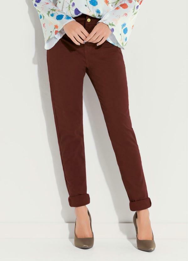 calça marrom