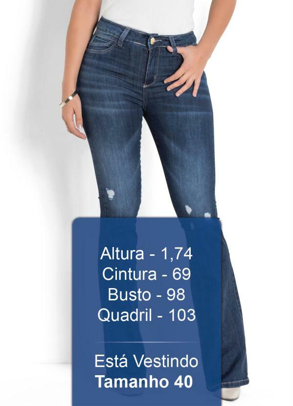 calça jeans com enchimento no bolso