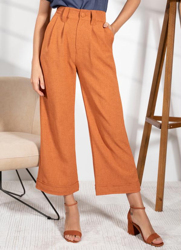 Calça (Caramelo) em Tecido Texturizado Calça (Caramelo) em Tecido Texturizado