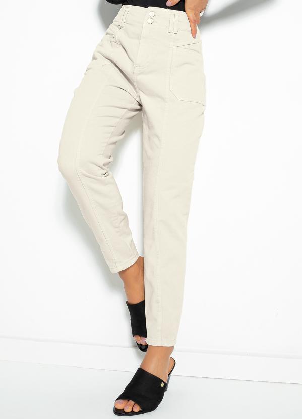 Calça (Areia) Mom Jeans com Bolsos Sawary Calça (Areia) Mom Jeans com Bolsos Sawary