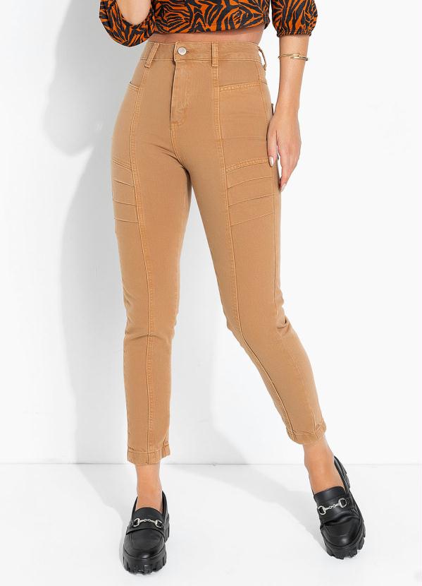 Cal�a (C�qui) Mom Jeans com Drapeado Sawary