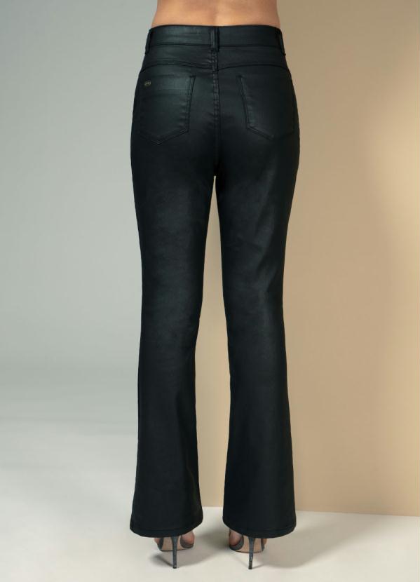 calça jeans preta resinada feminina