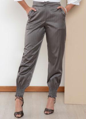 Cal�a (Cinza) com Barra em Lastex Formando Babado