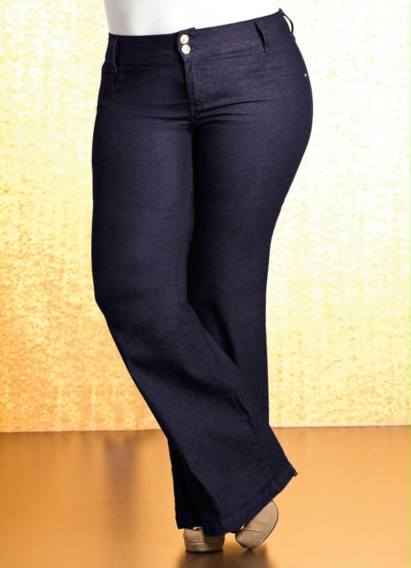 calça jeans flare preta plus size