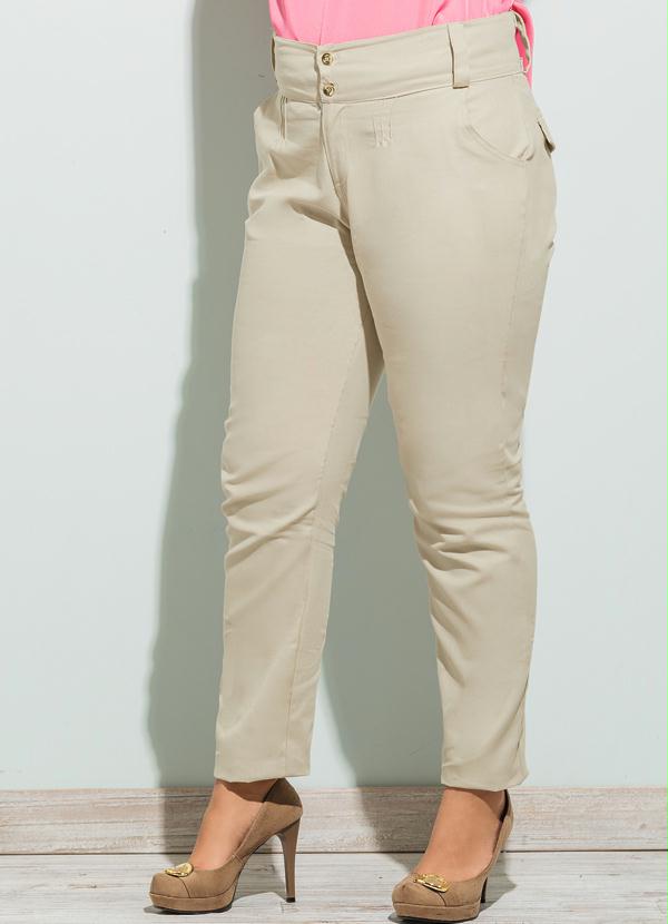 calça bege plus size