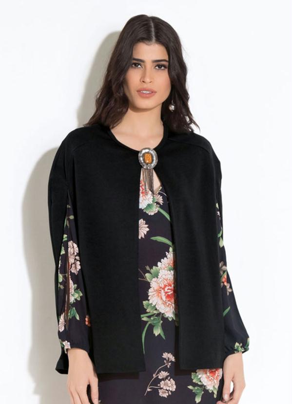 Capa Quintess (Preto) com Broche