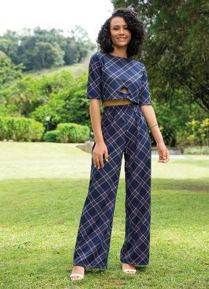 Cropped (Xadrez Marinho) com Recorte Vazado