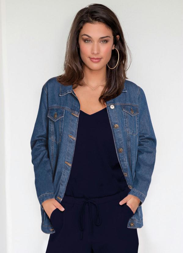 macacão com camisa jeans