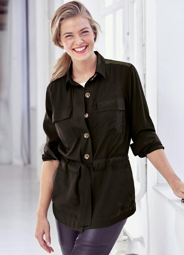 Parka com Amarração e Bolsos (Preto) Parka com Amarração e Bolsos (Preto)