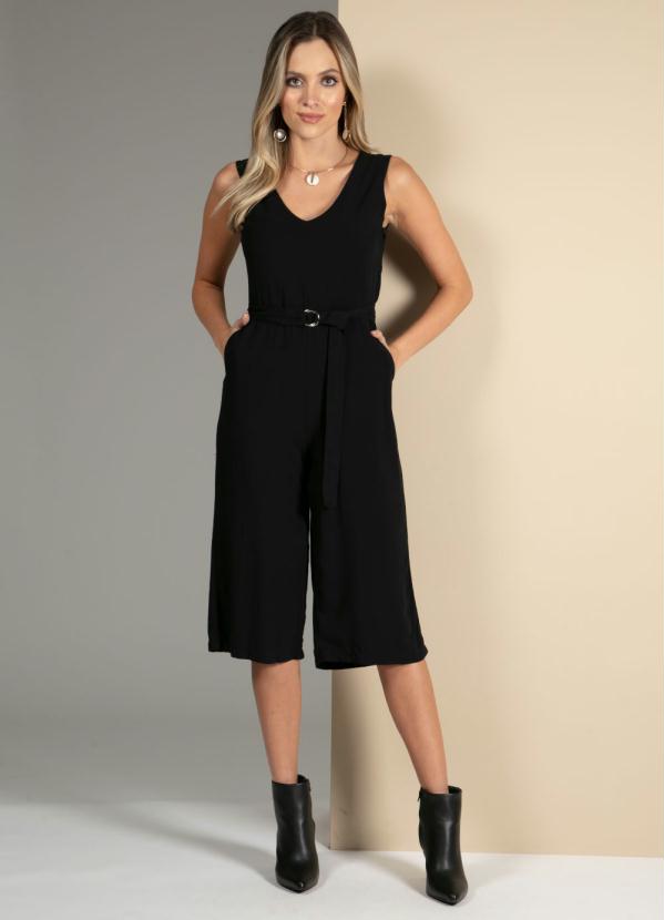 Macac�o Decote em V (Preto)