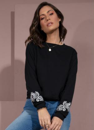 Moletinho (Preto) com Bordado nas Mangas