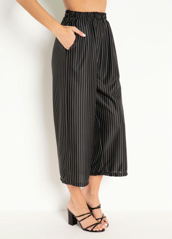 Calça (Listras Preta) com Bolsos Calça (Listras Preta) com Bolsos